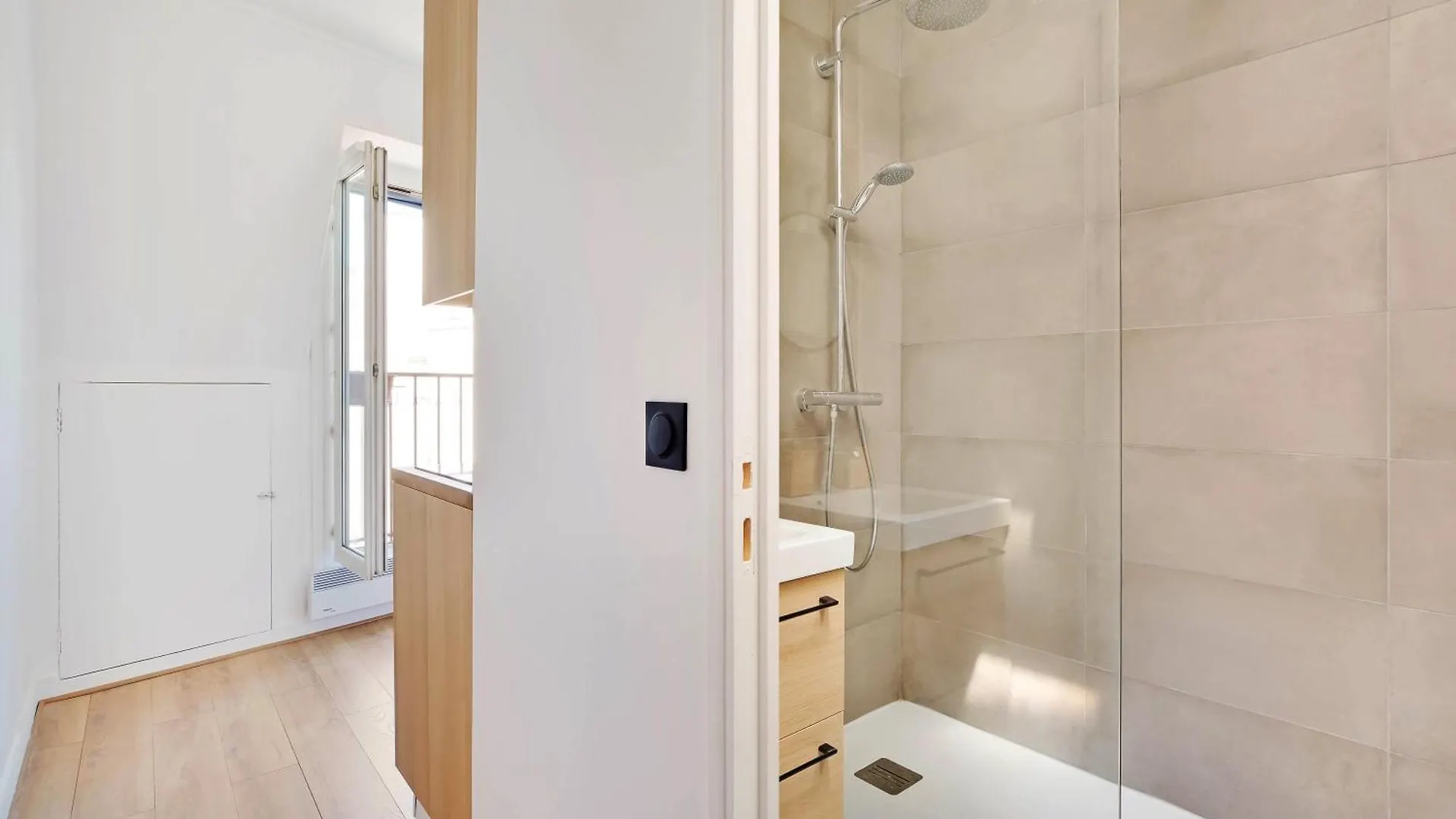 Superb Bright Studio Clichy Montmartre Paris