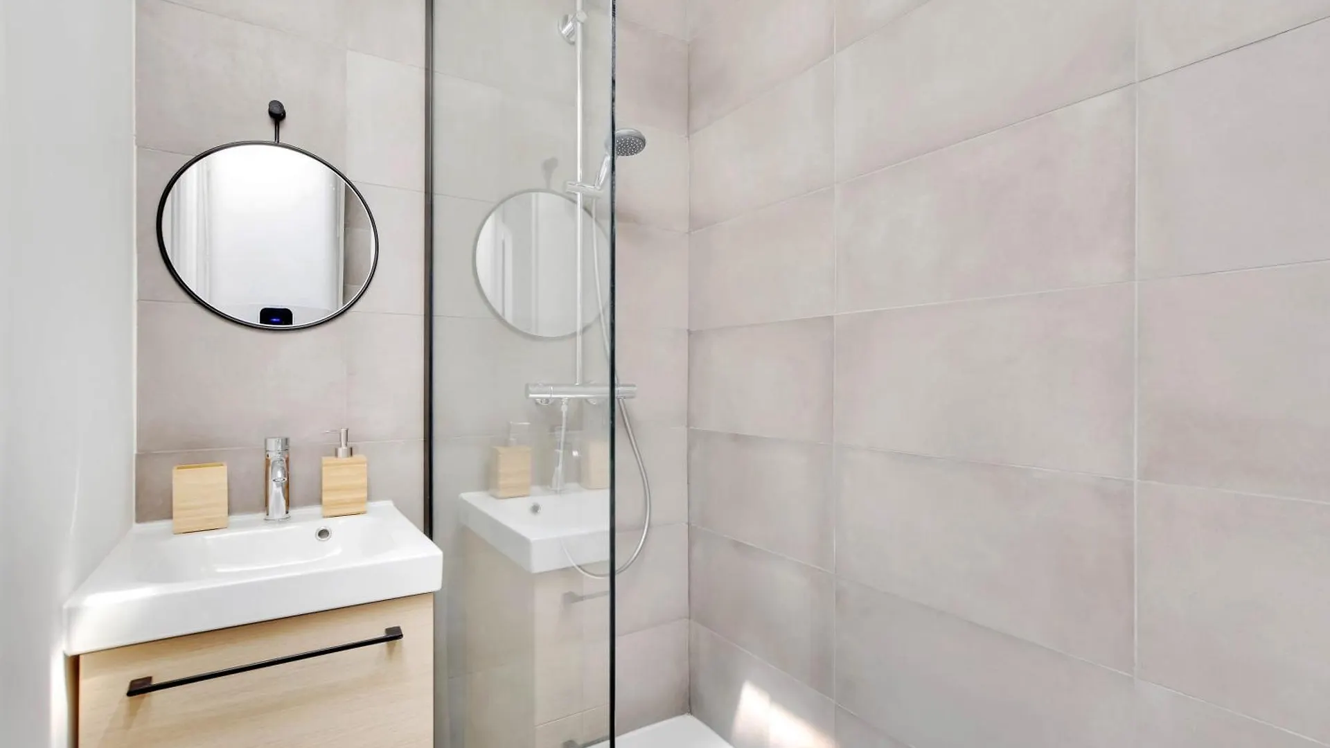 Apartment Superb Bright Studio Clichy Montmartre Paris