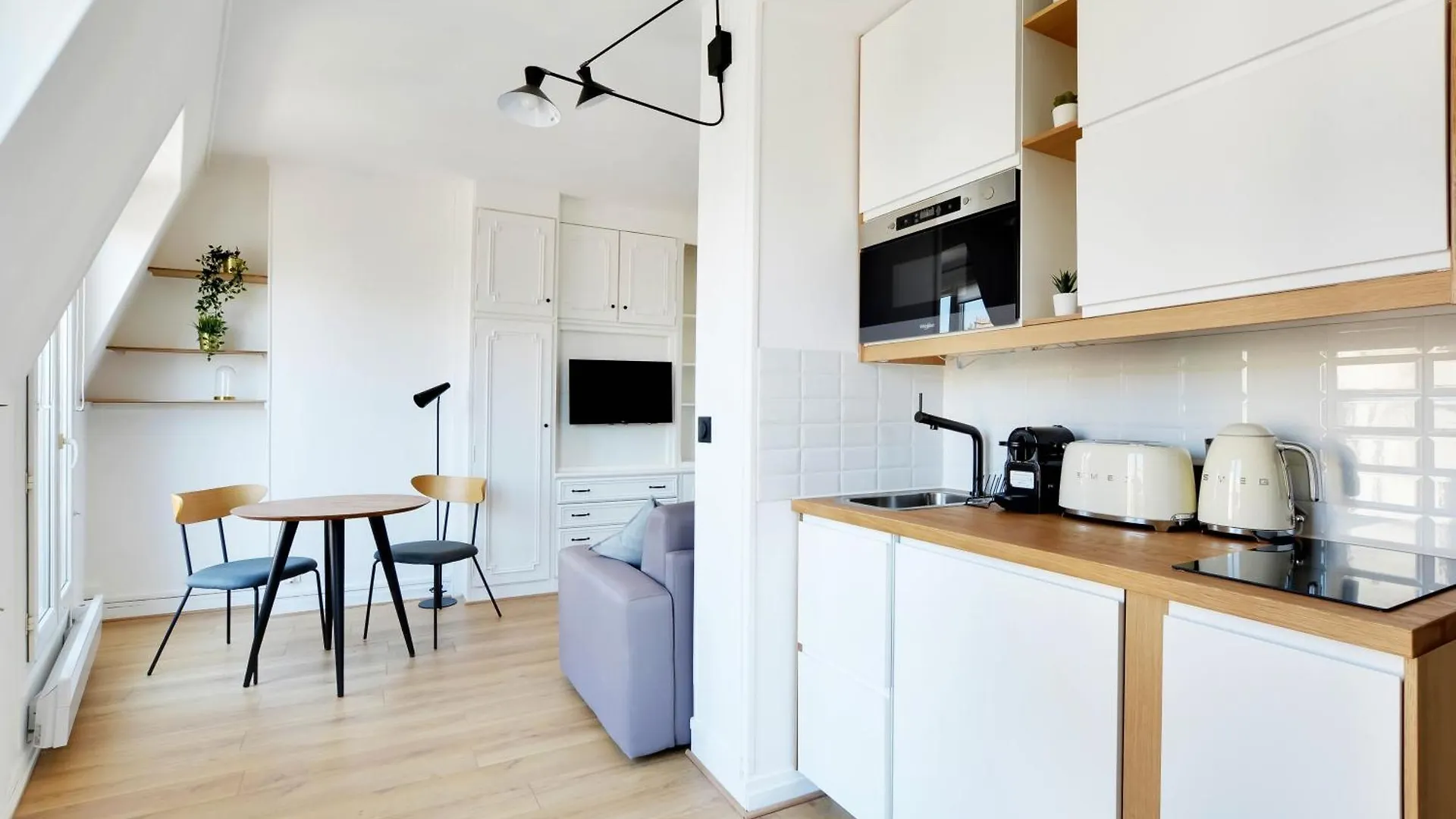 Apartment Superb Bright Studio Clichy Montmartre Paris France