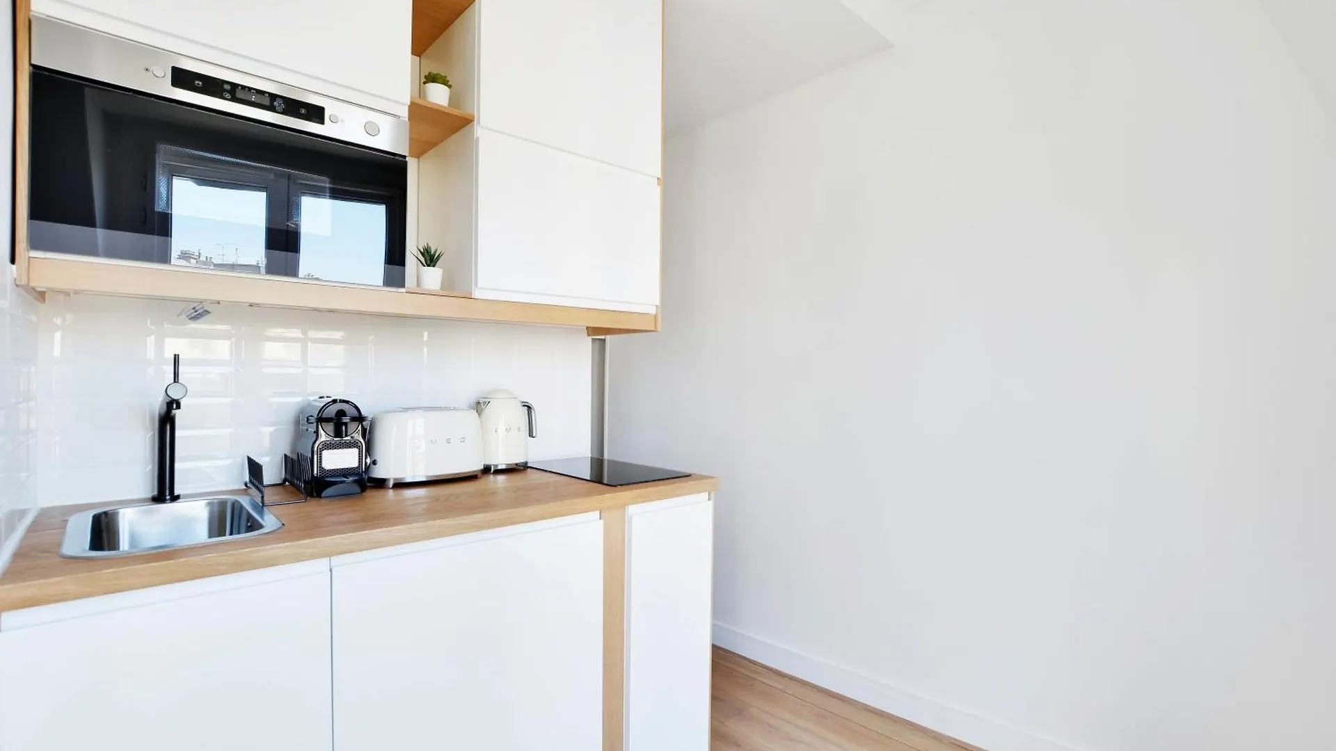 Apartment Superb Bright Studio Clichy Montmartre Paris